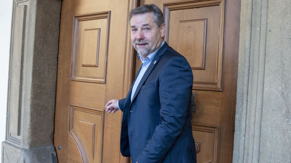 Na Ukrajině už nemá kdo zbraně obsluhovat, vysvětluje Koten z SPD, proč zastavit pomoc